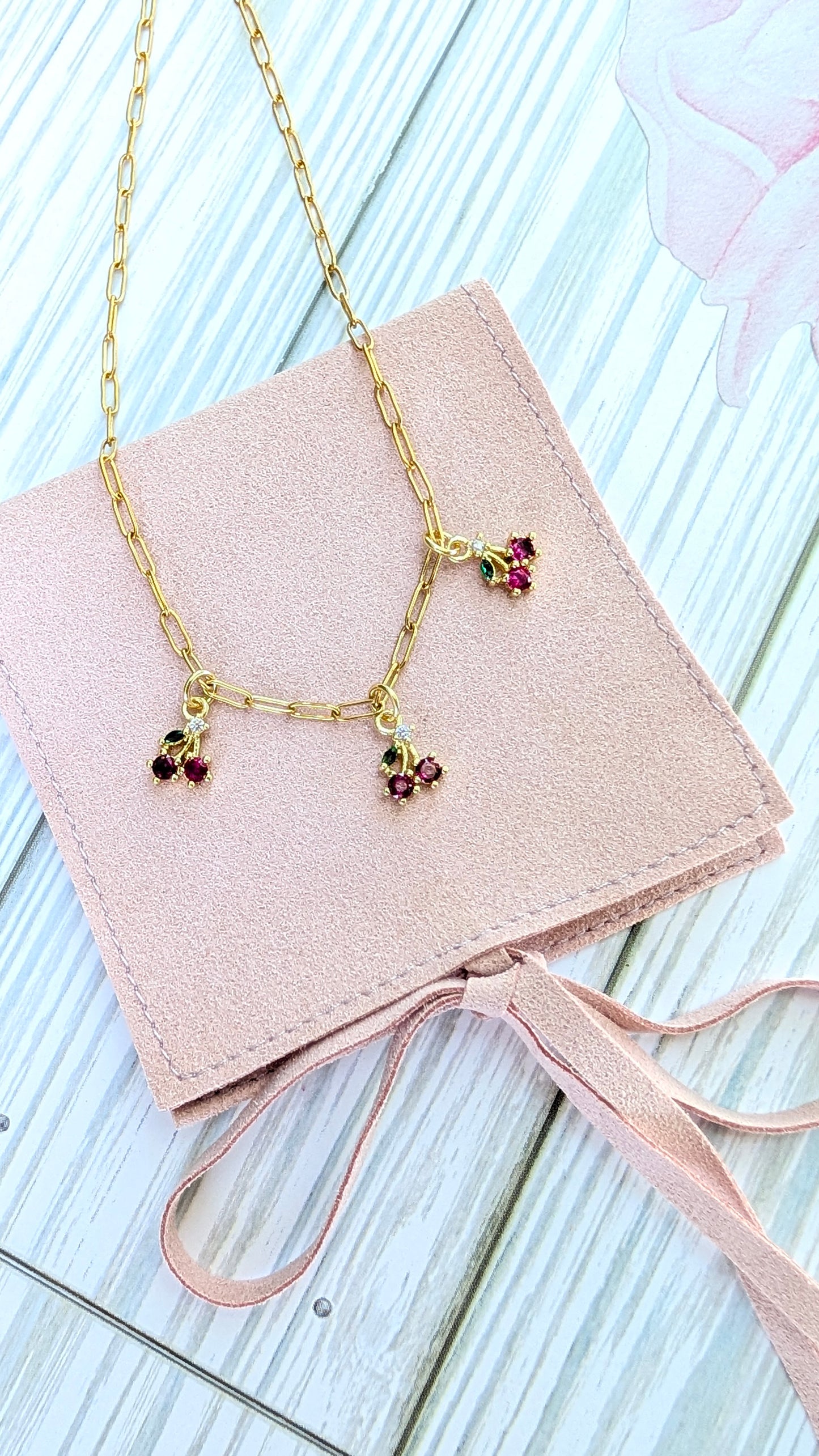 Cadena de Cerezas pequeñas